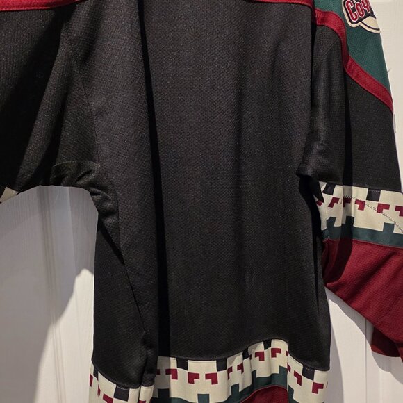 Original NHL Endorsed Starter Phoenix Coyote Jersey Men's Medium -Mint Condition - Picture 7 of 9